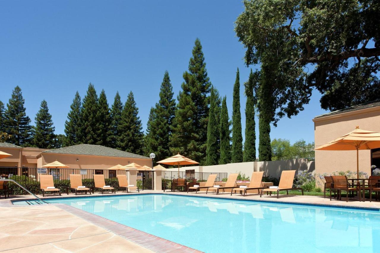 Courtyard Airport Natomas Hotel