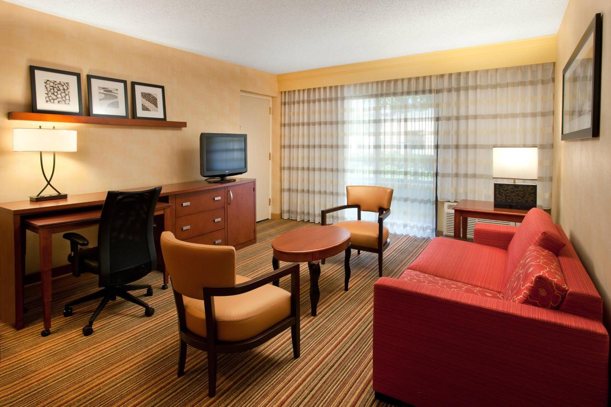 Hotel Courtyard Airport Natomas 3*