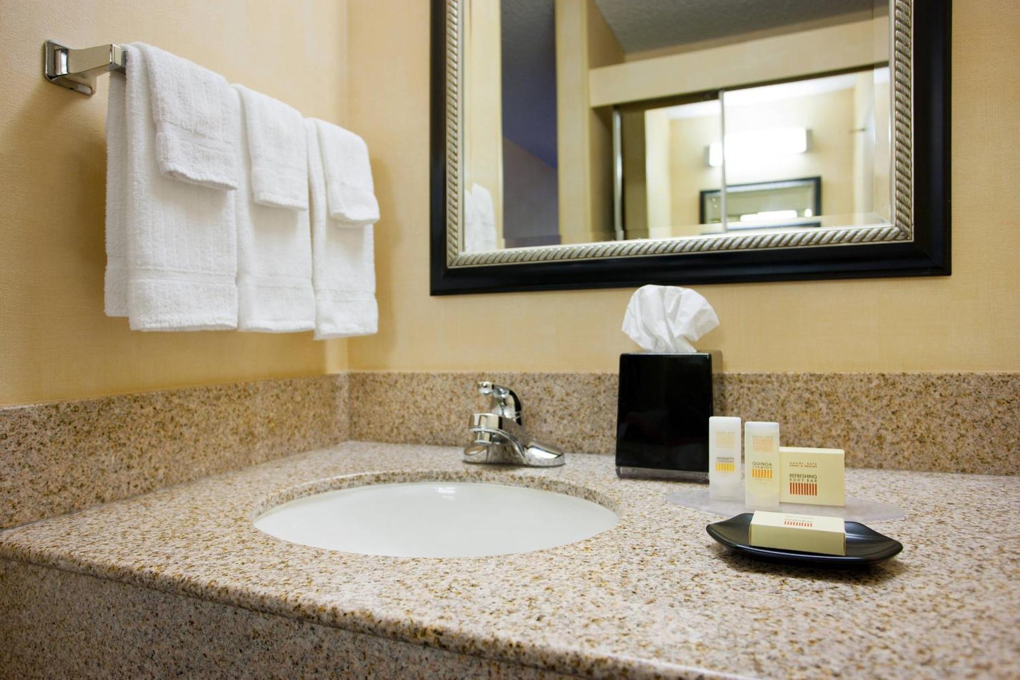 Hotel Courtyard Airport Natomas 3*