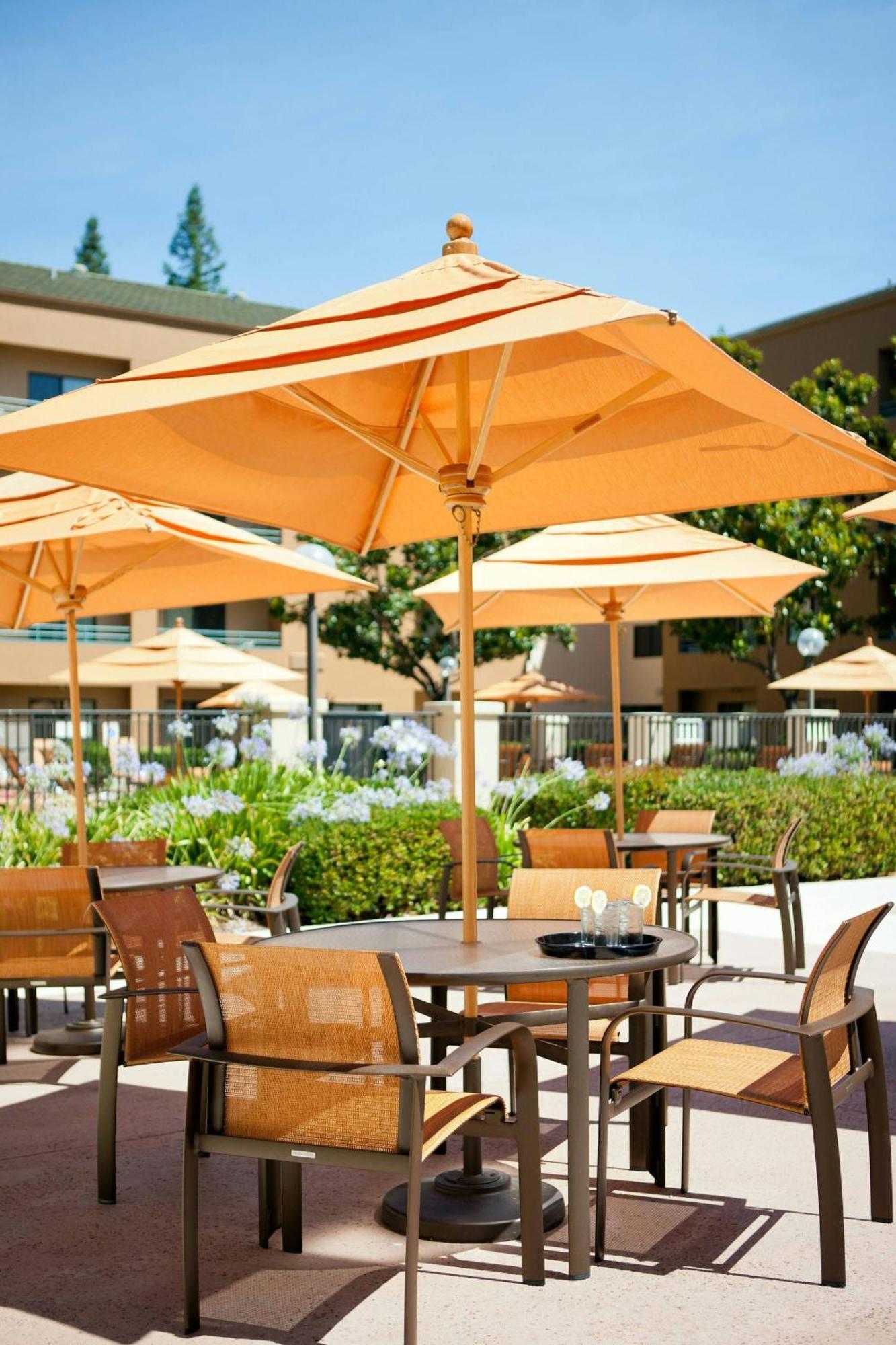 Courtyard Airport Natomas Hotel