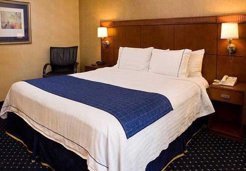 Courtyard Airport Natomas Hotel 3*