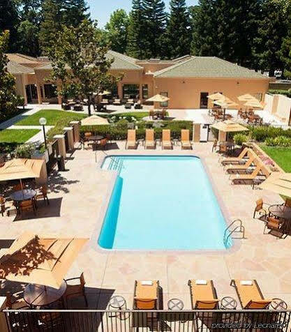 Courtyard Airport Natomas 3*
